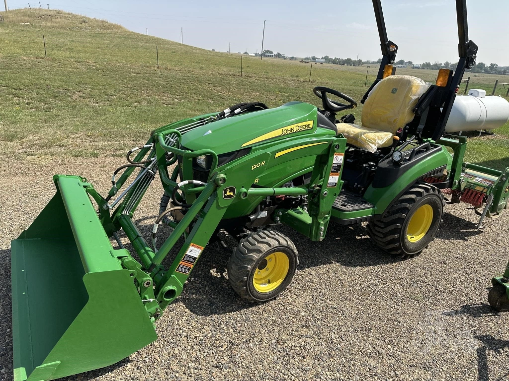 2022 John Deere 1025R
