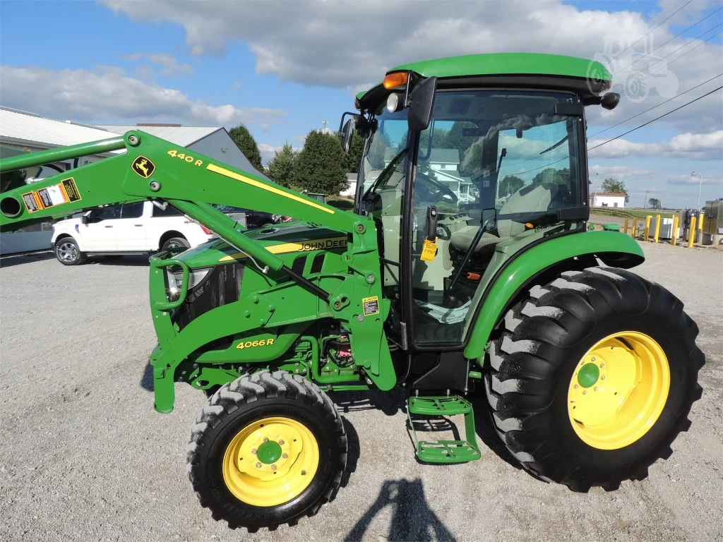 2017 John Deere 4066R